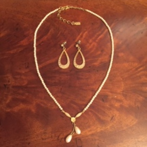 1928 Jewelry - 1928 faux pearl necklace and dangle earrings